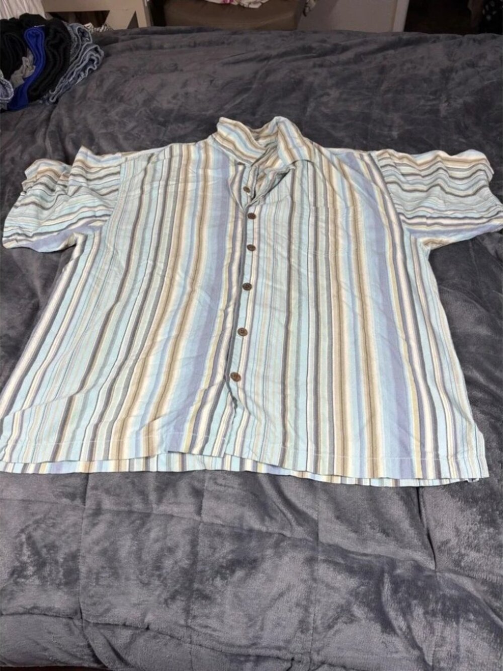 Tommy‎ Bahama XL Silk Shirt Blue Tan Striped Button Down Short Sleeve Mens